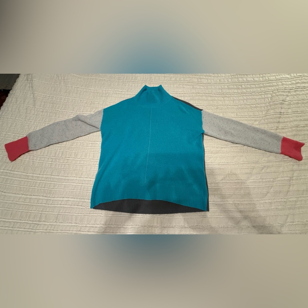 Size XS Jack and Jo turtleneck sweater